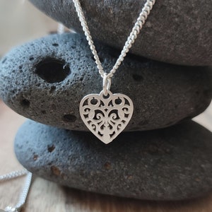 Filigrane Herzkette silber, Silberkette mit Herzanhänger, Halskette für Frauen, Geschenk für Freundin, San Valentins Geschenk