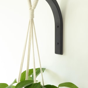 Colgador de madera para plantas: Gancho de pared minimalista para plantas de interior, regalo ideal para amantes de las plantas. imagen 2
