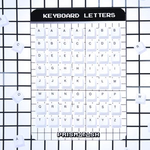 Puede incluir: Una hoja rectangular blanca titulada KEYBOARD LETTERS en la parte superior y PRISMATASH en la inferior, con una cuadrícula de teclas de teclado cuadradas blancas impresas con las letras de la A a la Z, rodeada de teclas sueltas dispersas.