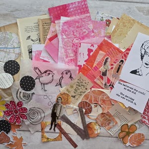 Kit di carte e abbellimenti creativi per collage in colori caldi