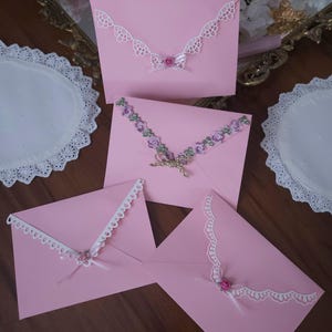Paquete de 10 sobres con borde de encaje de color rosa de inspiración vintage con papel de carta de papelería Carta de amor Shabby Chic Ocasión San Valentín Hecho a pedido