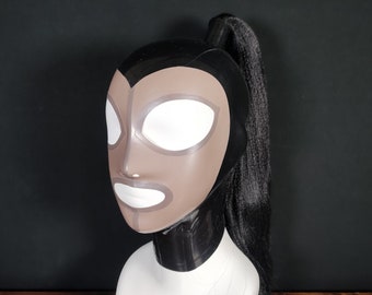 Capucha LoveandLatex de exquisita calidad con postizo