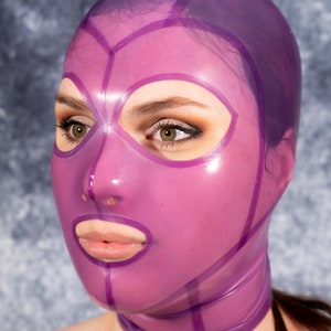 Lila Latex Haube, semi transparent, weiblicher Schnitt, Katzenaugen, Unisex, Stretch Fit, hohe Qualität