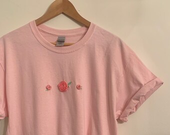 Pink t-shirt with small pink roses
