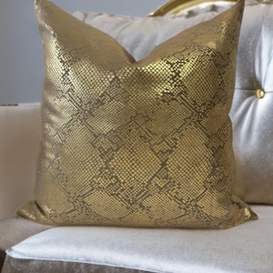 Gold Animal Print Velvet Pillow Cover: Luxury Decorative Throw