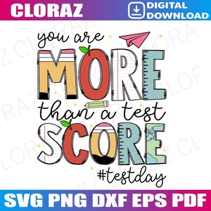 Könnte beinhalten: Farbenfrohes digitales Design mit dem Text "you are MORE than a test SCORE #testday". Das Wort "MORE" ist als Apfel gestaltet. Das Design beinhaltet einen Bleistift, ein Papierflugzeug und ein Lineal.