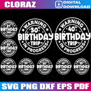 Op de afbeelding: Een verzameling witte, cirkelvormige ontwerpen op een zwarte achtergrond, elk met de tekst "Warning Birthday Trip in Progress" en een verschillende leeftijd, zoals 21e, 25e, 30e, 35e, 40e, 45e, 50e, 55e en 60e. Het woord "CLORAZ" staat bovenaan.