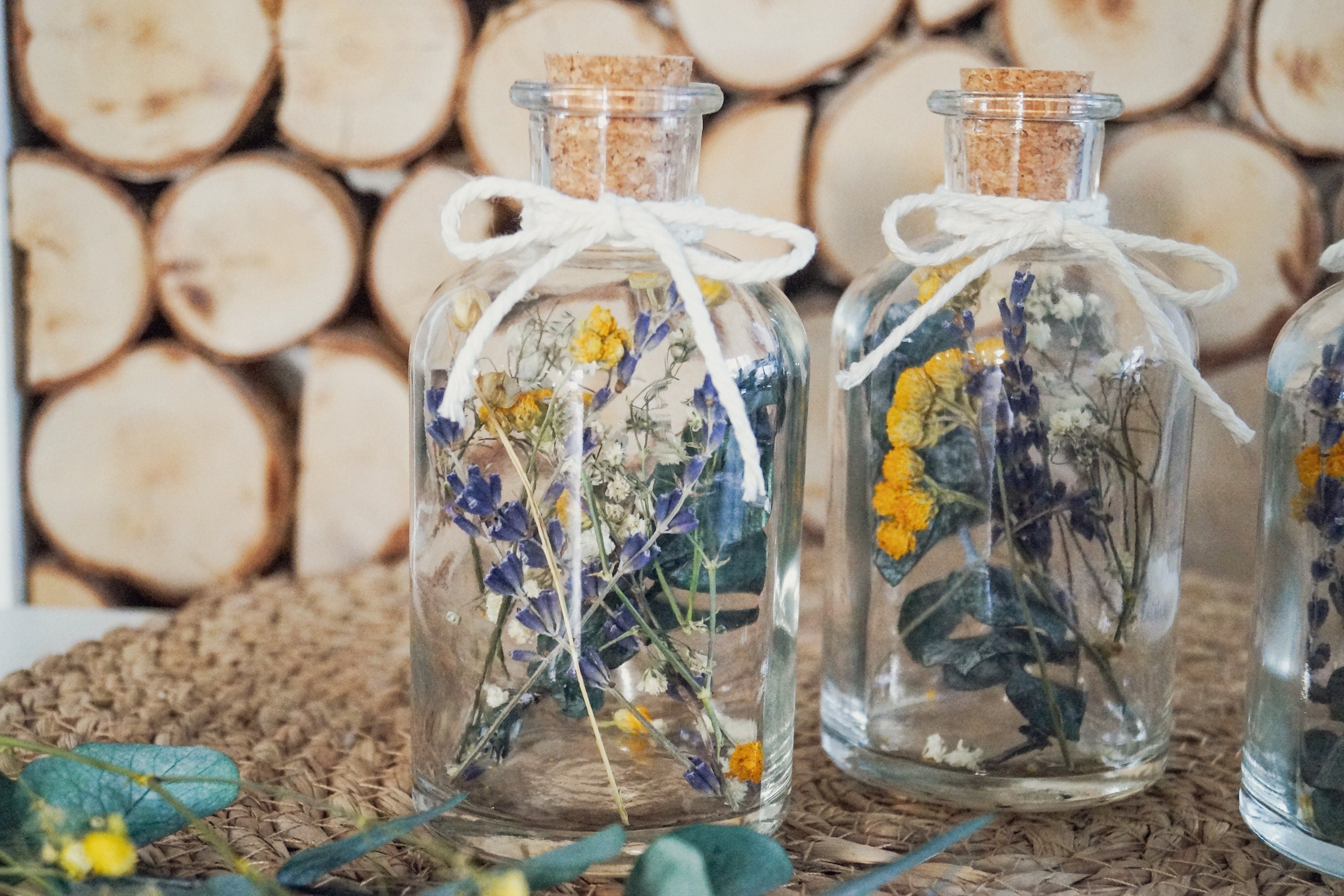 Flores secas en un frasco de vidrio con corcho, botella de vidrio llena con  idea de regalo - DekoPanda - Etsy México, image size:2736x1824