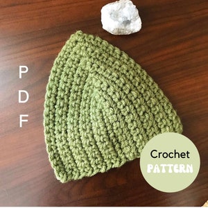 Può includere: Uno schema per un cappello a uncinetto verde. Lo schema è scritto in formato PDF. L'immagine include anche il testo "Crochet Pattern".