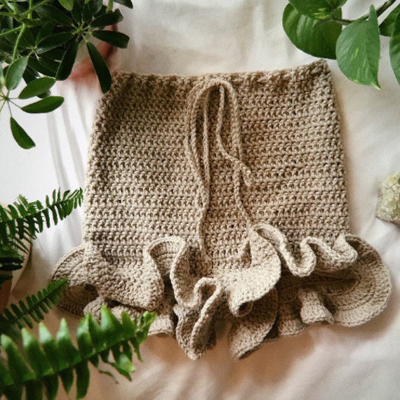 40 Crochet Summer Clothes with Tops, Dresses, Shorts, and Shrugs 2 Ruffled Crochet Shorts