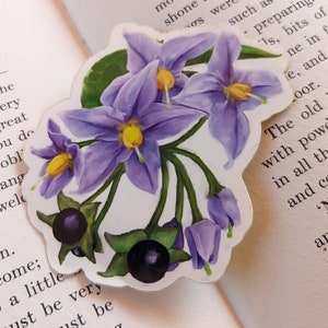 Adesivo de flor de beladona de beladona || Vinil, Cottagecore, Poisoners Apocothery, Dreamy, Magical Garden, Fairy Herbalism Decal