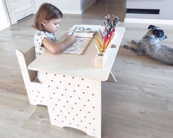 Child size desk 2025