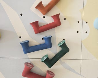 Agarres antideslizantes para paneles de escalada en colores y formas personalizadas.