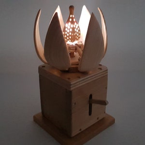 Wooden Blooming Flower Lamp