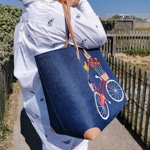 Large beach straw basket, embroidered straw tote bag, beachbag, raffia basket, woven market basket, race, shopping, beach image 1