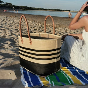 Very large family beach bag, straw beach basket, market tote basket, raffia basket bag image 2