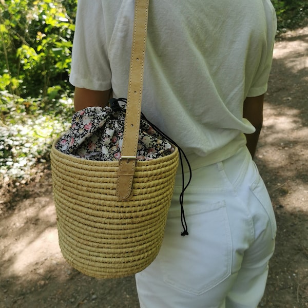 Woven straw bucket bag, natural raffia bag, straw summer bag, handmade chic handbag - Jane Birkin style basket