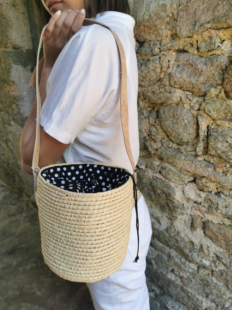 Woven straw bucket bag, natural raffia bag, straw summer bag, handmade chic handbag Jane Birkin style basket Raffia naturel pois