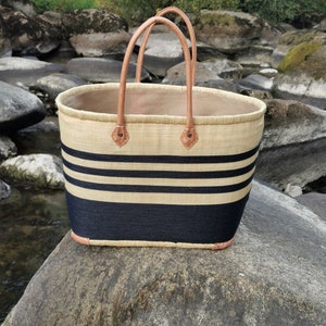 Very large family beach bag, straw beach basket, market tote basket, raffia basket bag image 8
