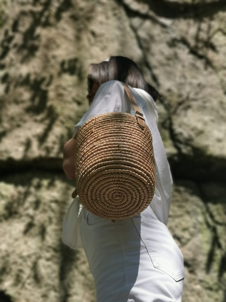 Woven straw bucket bag, natural raffia bag, straw summer bag, handmade chic handbag Jane Birkin style basket Raffia foncé liberty