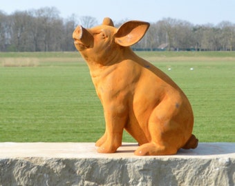 Gusseiserne Gartenstatue eines sitzenden Ferkels