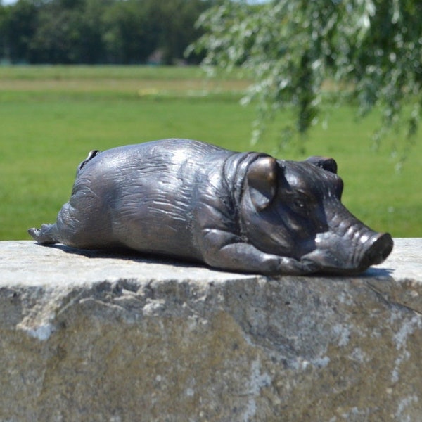 Bronze Resting Pig(s)