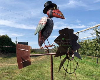 Girouette décorée d'un corbeau élancé