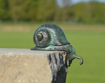 Bronzestatue einer Schnecke