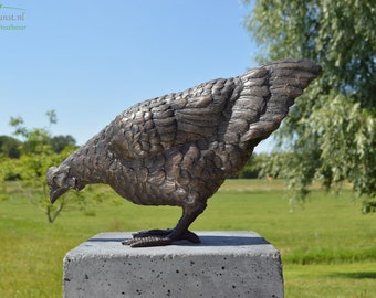 Large bronze hen