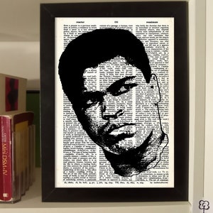 Grafika artystyczna Muhammada Alego. Cassius Clay. Amerykański bokser. Sztuka słownikowa. Prezent dla miłośników boksu. Grafika ścienna sportowa. Wydrukowano na prawdziwej stronie słownika.