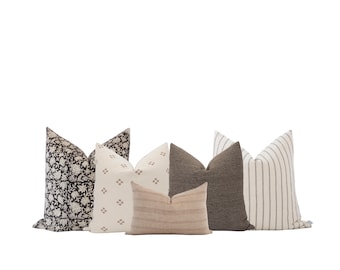 Neutrale kussensloop combinatie warme neutrale kussens Sfeervolle kussensloop combinatie Bruine kussensloop combinatie neutrale bankkussen combinatie lente kussens
