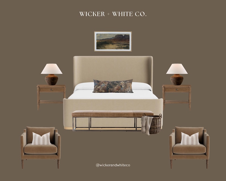 Puede incluir: Interior de dormitorio con cama beige, coj&iacute;n floral y mesitas de noche de madera con l&aacute;mparas. Dos sillones marrones con cojines a rayas frente a la cama. Tambi&eacute;n hay un banco y una pintura de paisaje enmarcada.