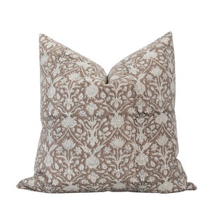 HALEY || Taupe Beige Blumenkissenbezug Block Print Kissen Bauernhauskissen Braun Blumenkissen Frühlingskissen Neutral Blumenkissenbezug