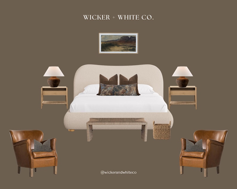Puede incluir: Interior de dormitorio con una cama grande y curvada con cabecero crema, dos mesitas de noche de madera con l&aacute;mparas y dos sillones de cuero. Un banco est&aacute; al pie de la cama. Una pintura de paisaje cuelga sobre la cama.