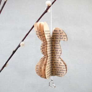 Osterhase aus alten Buchseiten * Osteranhänger aus Papier * handgemachtes Geschenk * Osterdeko Vintage Geschenk mit Herz * Mitbringsel