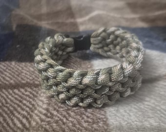 Survival Bracelet: Conquistador Weave Paracord Wristband