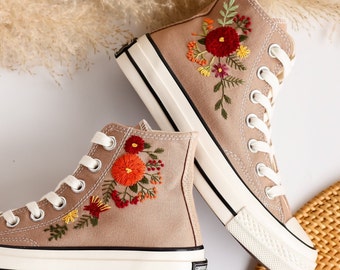 Geborduurde Converse, aangepaste Converse hoge toppen geborduurde bruidsbloemen, aangepaste schoenen geborduurde bloemen, bruiloft sneakers huwelijkscadeaus