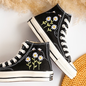 Custom Embroidered Converse High Tops, Daisy Flower Embroidered Converse, Custom Converse Chuck Taylor 1970 Embroidered Daisy Flower and Bee