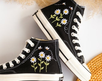 Custom Embroidered Converse High Tops, Daisy Flower Embroidered Converse, Custom Converse Chuck Taylor 1970 Embroidered Daisy Flower and Bee