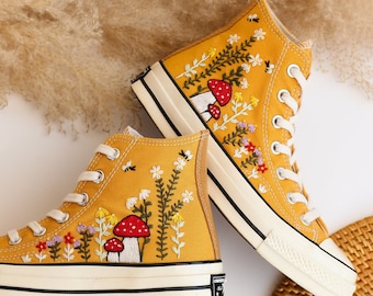 Tênis Converse Chuck Taylor Customizados com Bordados de Cogumelos, Tênis com Bordados de Cogumelos, Converse Customizado com Bordados de Cogumelos