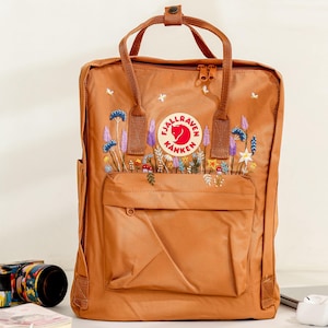 Individuell gestickter Fjällräven Kanken Rucksack, Mit Blumen bestickter Rucksack Individuell, mit Blumen gestickter Minirucksack für Frauen, Geschenk für Sie