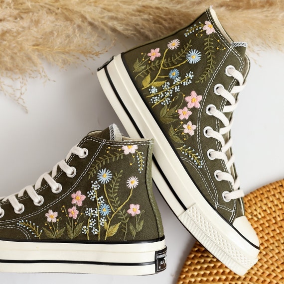 UND FLOWER RAISED EMBROIDERY TOPグリーン Ameri（アメリ）の「UND FLOWER RAISED EMBROIDERY TOP