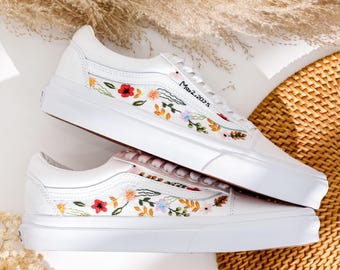 Vans ricamate per sposi e spose, scarpe Vans ricamate con fiori da sposa, Vans slip on personalizzate con ricami floreali da sposa
