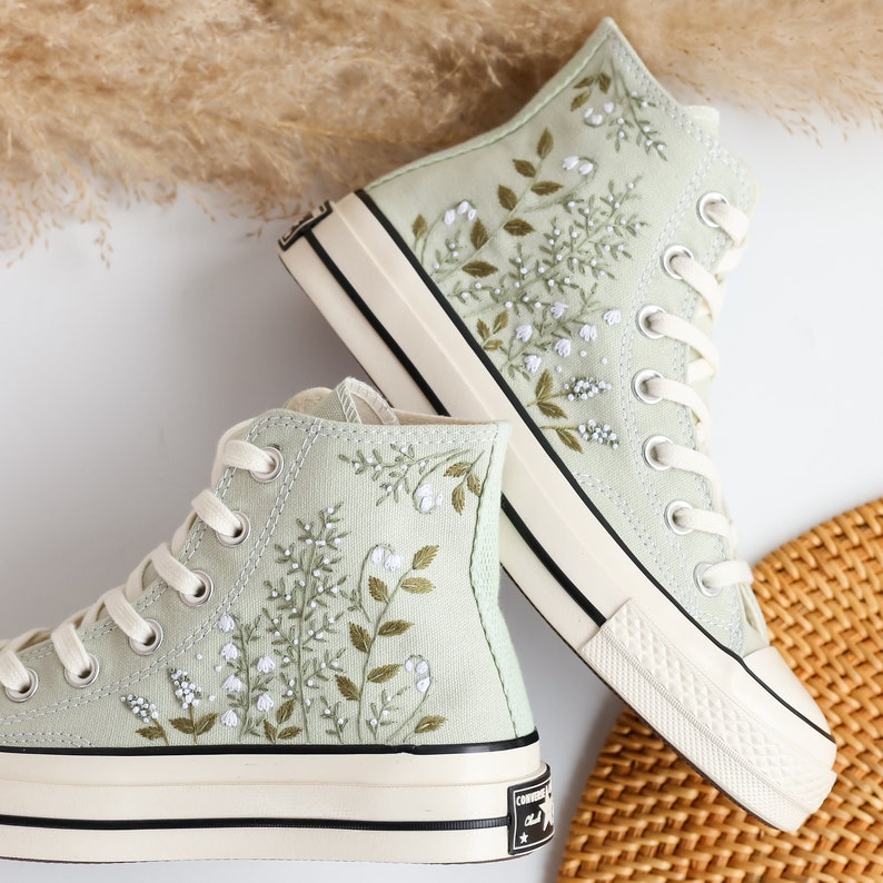 Custom Embroidered Wedding Converse High Tops, Bridal Flowers Embroidered Shoes, Wedding Flowers Embroidered Sneakers, Gifts for Girlfriend