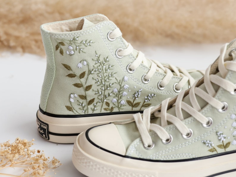 Custom Embroidered Wedding Converse High Tops, Bridal Flowers Embroidered Shoes, Wedding Flowers Embroidered Sneakers, Gifts for Girlfriend