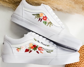 Scarpe Vans personalizzate per matrimonio, Vans ricamate con fiori da sposa, Vans slip on personalizzate con ricami floreali, sneaker personalizzate per la sposa