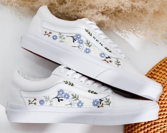Vans de casamento para noiva e noivo, Vans bordados com flores azuis personalizados, Vans bordados florais para noivas, tênis de noiva personalizados