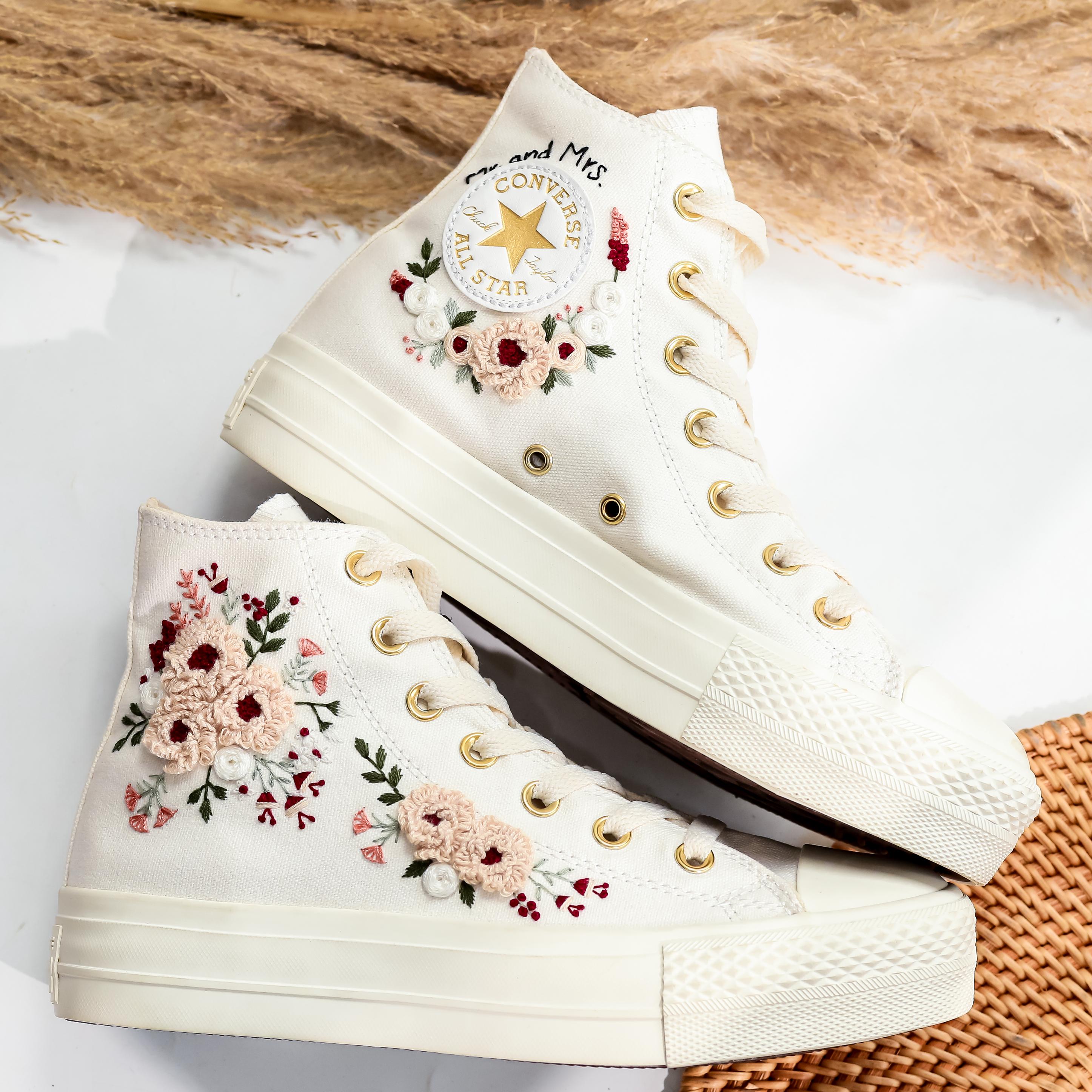 Sapatos Converse para noivas, sapatos bordados com peônia rosa empoeirada, tênis bordados com flores de casamento no outono, sapatos para madrinhas de casamento, casamento boho