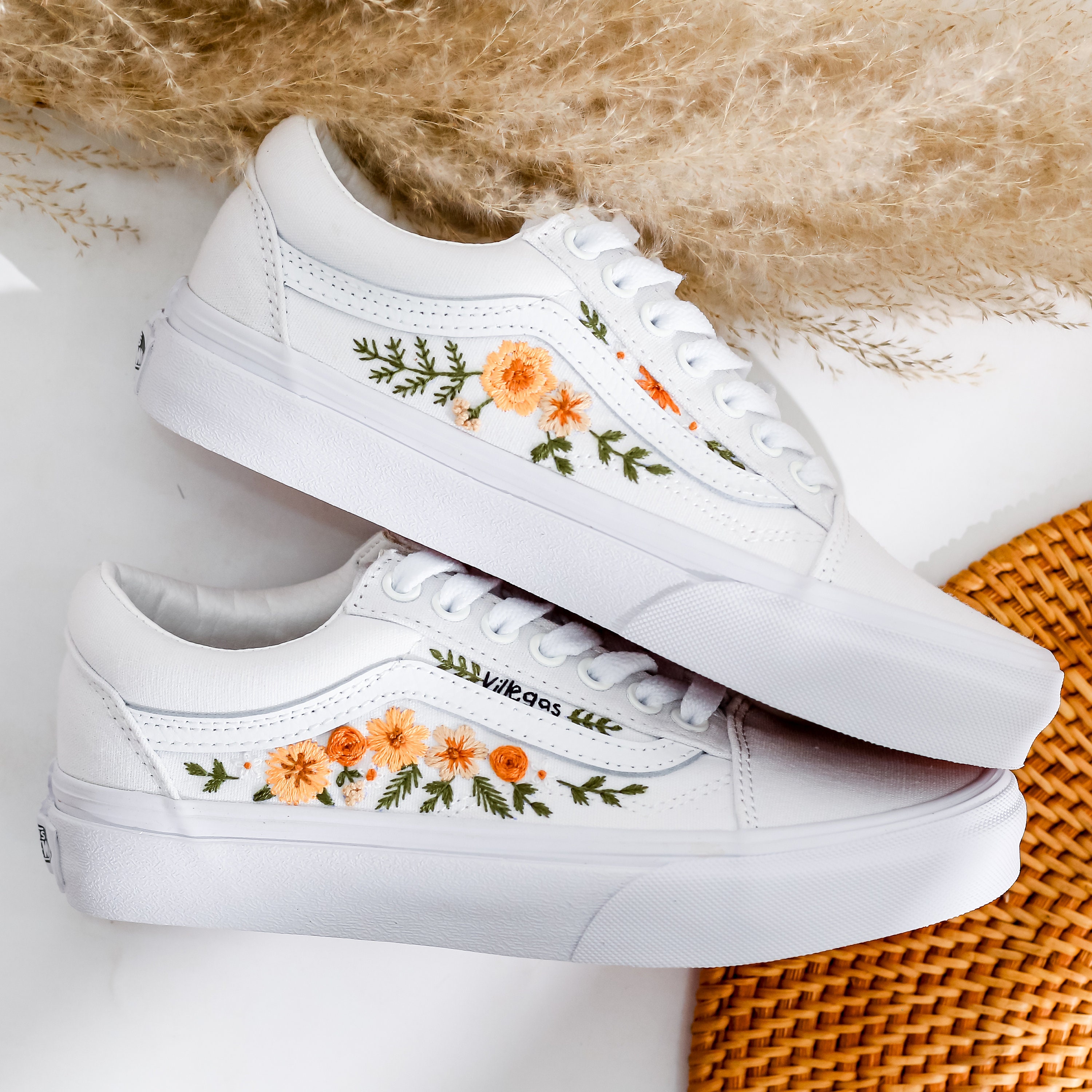 Hochzeit Vans für Braut, Brautblumen gestickte Vans, individuell bestickte Vans Slip On, Sonnenblume Schuhe, personalisierte Brautschuhe