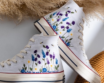 Converse Chuck Taylor High Top con bordado personalizado, Converse con flores silvestres y lavanda, zapatillas personalizadas con bordado floral, regalo para mujer